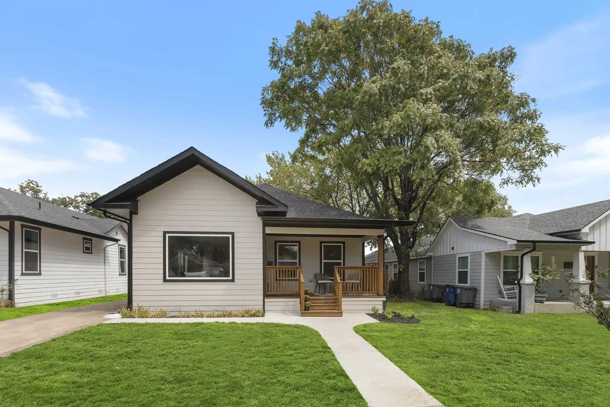Photo 1 of Single family home for sale at 920 S Montreal Ave, Dallas, TX 75208 | MLS# 21377226 | Listing updated on 2026-10-25
