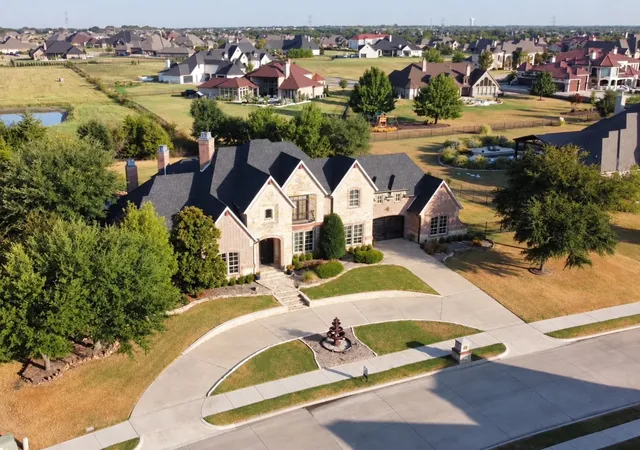 Photo 2 of Single family home for sale at 1057 Kingsbridge Ln, Rockwall, TX 75032 | MLS# 21385593 | Listing updated on 2026-09-28