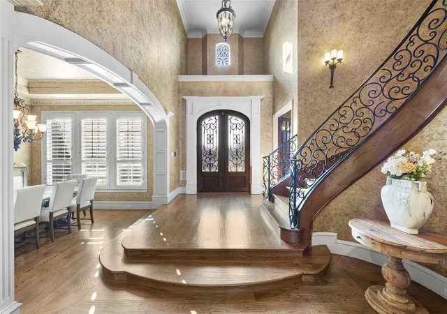 Photo 3 of Single family home for sale at 1057 Kingsbridge Ln, Rockwall, TX 75032 | MLS# 21385593 | Listing updated on 2026-09-28