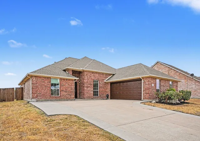 Photo 2 of Single family home for sale at 102 Troy Ln, Red Oak, TX 75154 | MLS# 21382959 | Listing updated on 2026-10-09