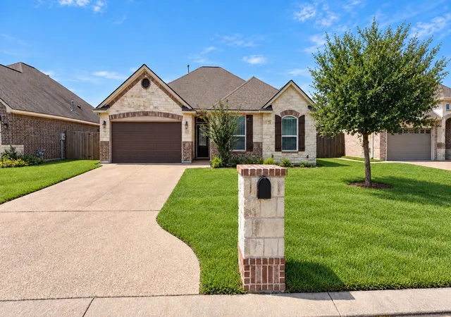 Single family home for sale at 3108 Archer Cir, Bryan, TX 77808 | MLS# 21374031