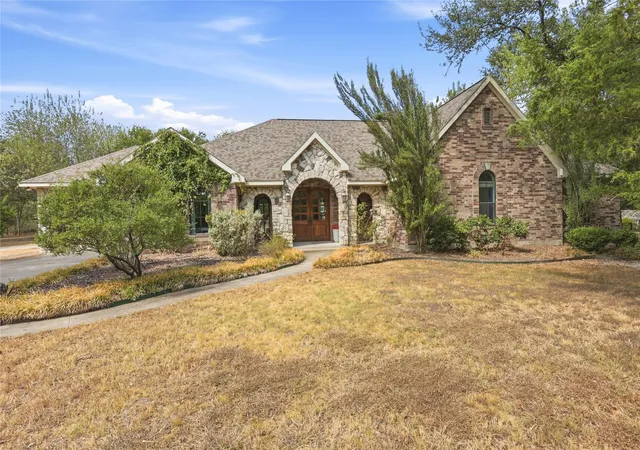 Photo 1 of Single family home for sale at 13989 Windham Dr, Van Alstyne, TX 75495 | MLS# 21385236 | Listing updated on 2026-09-27
