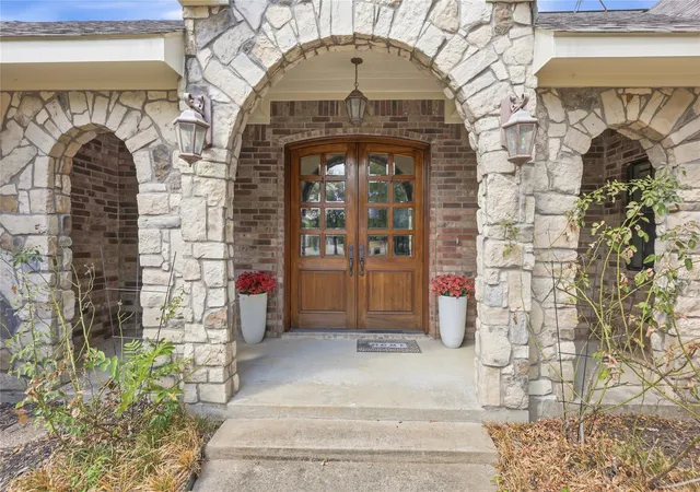 Photo 2 of Single family home for sale at 13989 Windham Dr, Van Alstyne, TX 75495 | MLS# 21385236 | Listing updated on 2026-09-27