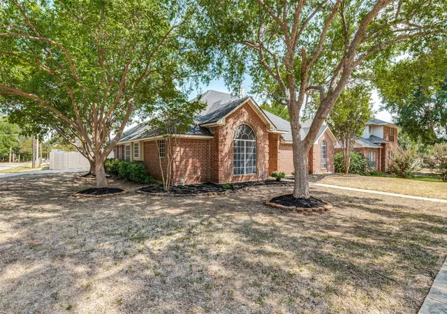 Photo 2 of Single family home for sale at 701 Carlisle Ct, Lake Dallas, TX 75065 | MLS# 21386302 | Listing updated on 2026-09-19
