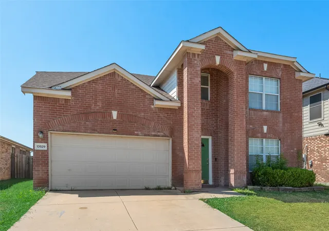 Photo 2 of Single family home for sale at 13529 Lost Spurs Rd, Roanoke, TX 76262 | MLS# 21386284 | Listing updated on 2026-09-21