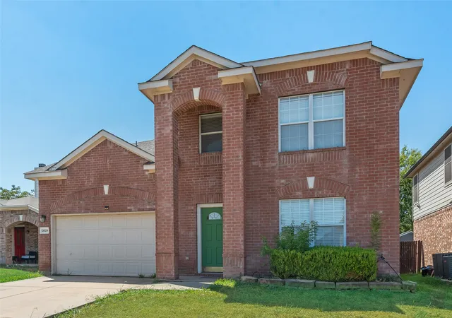 Photo 3 of Single family home for sale at 13529 Lost Spurs Rd, Roanoke, TX 76262 | MLS# 21386284 | Listing updated on 2026-09-21