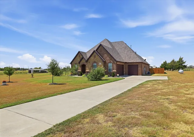 Photo 3 of Single family home for sale at 453 Kincannon Ln, Rhome, TX 76078 | MLS# 21385896 | Listing updated on 2026-09-19