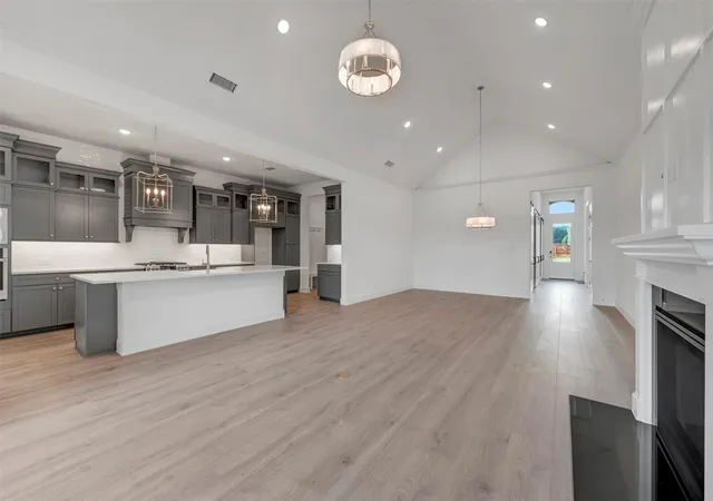 Photo 3 of Single family home for sale at 5639 Taylor Trl, Arlington, TX 76017 | MLS# 21386399 | Listing updated on 2026-10-09