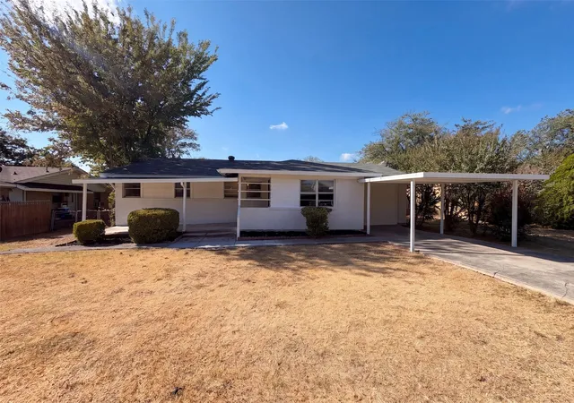 Photo 1 of Single family home for sale at 8021 Tumbleweed Trl, Fort Worth, TX 76108 | MLS# 21386442 | Listing updated on 2026-10-31