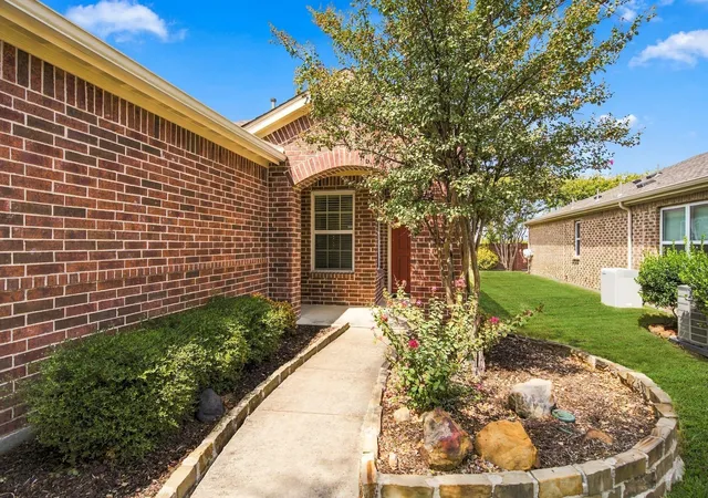 Photo 2 of Single family home for sale at 1562 Troon Dr, Frisco, TX 75036 | MLS# 21386359 | Listing updated on 2026-10-03