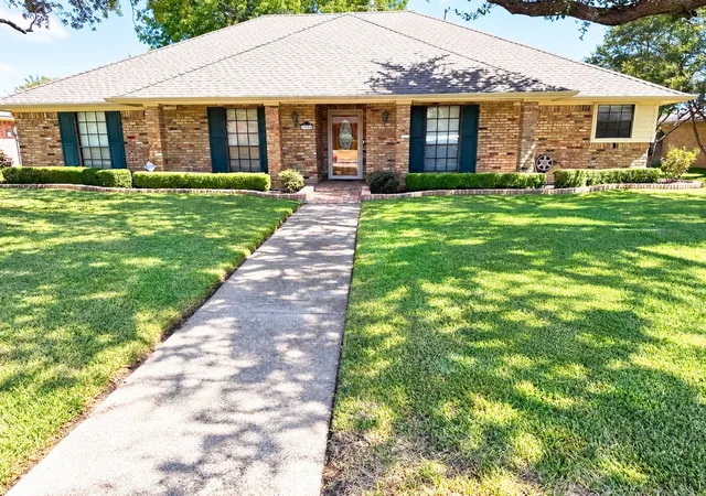 Photo 1 of Single family home for sale at 4908 Country Clb Dr, Mesquite, TX 75150 | MLS# 21385965 | Listing updated on 2026-10-07