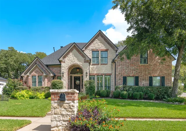 Photo 1 of Sale Pending at 1601 Minnie Ln, Bedford, TX 76022 | MLS# 21378603 | Listing updated on 2026-10-07