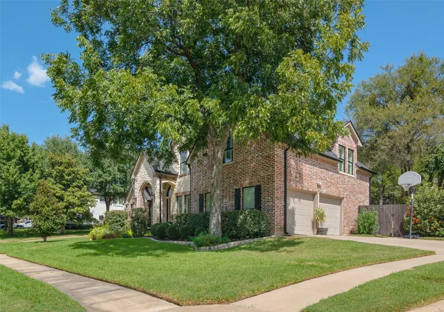Photo 2 of Sale Pending at 1601 Minnie Ln, Bedford, TX 76022 | MLS# 21378603 | Listing updated on 2026-10-07