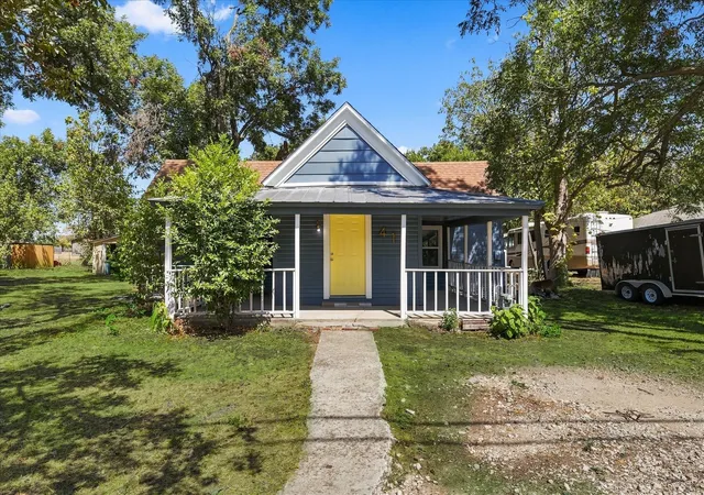 Photo 1 of Sale Pending at 417 E Hughes St, Collinsville, TX 76233 | MLS# 21386539 | Listing updated on 2026-10-09