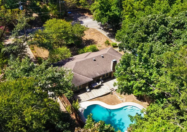 Photo 3 of Single family home for sale at 1218 Bow Crk Dr, Duncanville, TX 75116 | MLS# 21385577 | Listing updated on 2026-10-07
