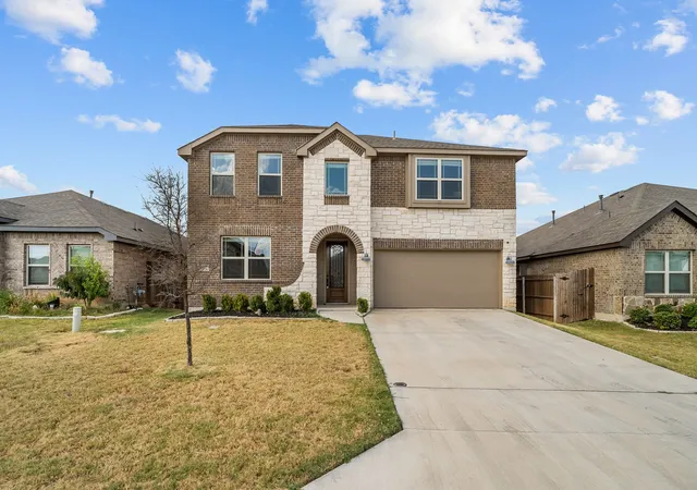 Photo 2 of Single family home for sale at 1112 Goldenrod Dr, Godley, TX 76044 | MLS# 21384414 | Listing updated on 2026-10-07