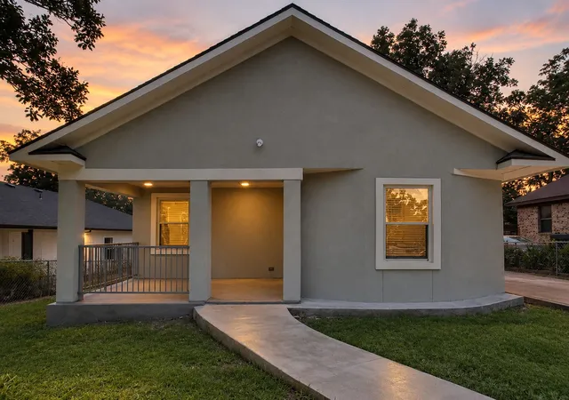 Photo 1 of Single family home for sale at 618 E Woodard St, Denison, TX 75021 | MLS# 21386500 | Listing updated on 2026-09-15