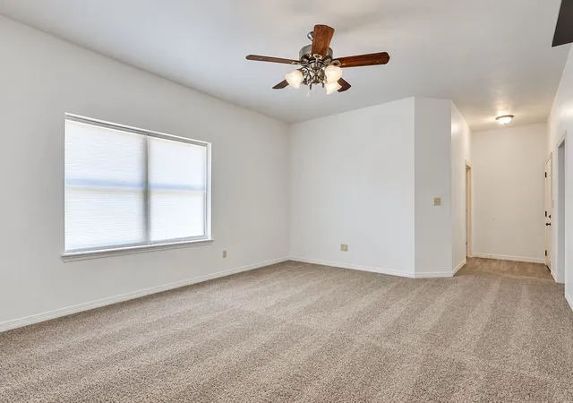 Photo 3 of Single family home for sale at 618 E Woodard St, Denison, TX 75021 | MLS# 21386500 | Listing updated on 2026-09-15