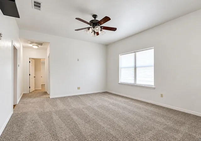 Photo 3 of Single family home for sale at 618 E Woodard St, Denison, TX 75021 | MLS# 21386500 | Listing updated on 2026-09-15