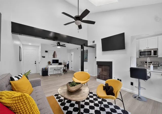 Listing Photo 5 - Condo for sale in building located at 7522 Holly Hl Dr, Dallas, TX 75231 - Unit #8