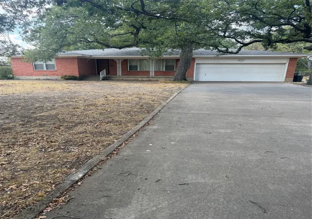 Photo 2 of Single family home for sale at 1331 Yates Dr, Hurst, TX 76053 | MLS# 21360118 | Listing updated on 2026-10-04