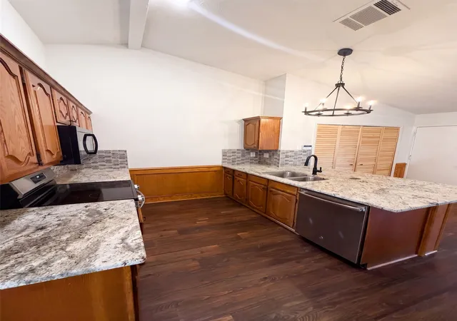 Photo 2 of Single family home for sale at 6808 Younger Dr, The Colony, TX 75056 | MLS# 21386642 | Listing updated on 2026-10-10