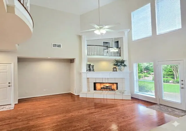 Photo 3 of Single family home for sale at 316 Harbor Landing Dr, Rockwall, TX 75032 | MLS# 21386605 | Listing updated on 2026-10-07