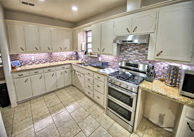 Photo 1 of Single family home for sale at 105 E Pecan St, Saint Jo, TX 76265 | MLS# 21386668 | Listing updated on 2026-09-21