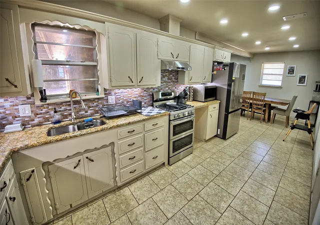 Photo 2 of Single family home for sale at 105 E Pecan St, Saint Jo, TX 76265 | MLS# 21386668 | Listing updated on 2026-09-21