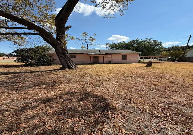 Photo 7 of Single family home for sale at 317 College St, Italy, TX 76651 | MLS# 21386760 | Listing updated on 2026-10-06