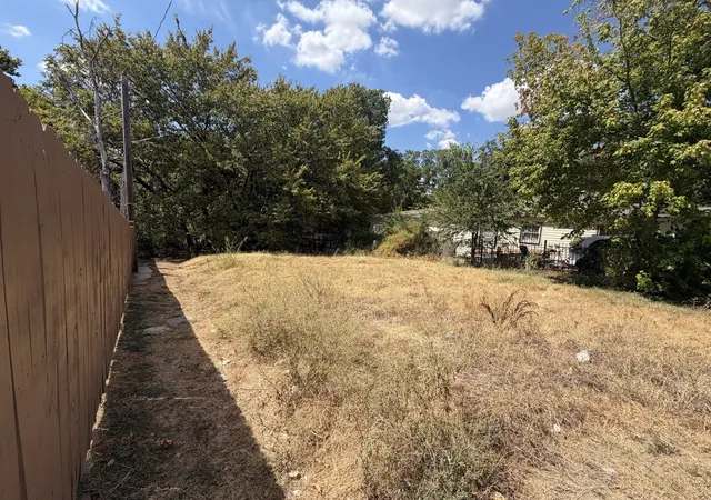 Photo 1 of Land for sale at 417 Bonnie View Rd, Dallas, TX 75203 | MLS# 21386726 | Listing updated on 2026-09-15