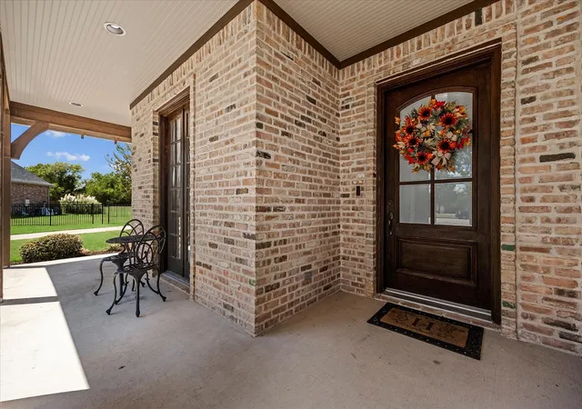 Photo 3 of Single family home for sale at 5 Wiltshire Ct, Rockwall, TX 75032 | MLS# 21385623 | Listing updated on 2026-10-07