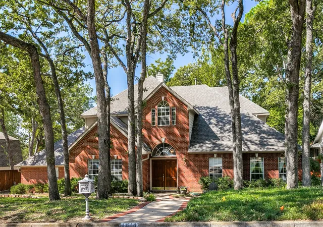 Photo 1 of Single family home for sale at 1814 Woodridge Dr, Arlington, TX 76013 | MLS# 21385723 | Listing updated on 2026-09-25