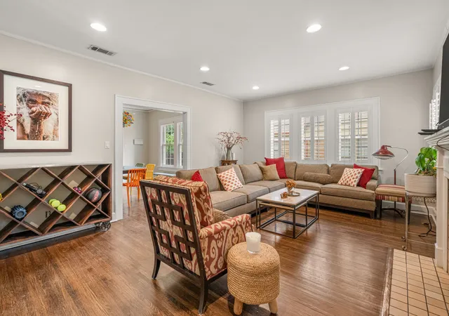 Photo 2 of Sale Pending at 2736 Willing Ave, Fort Worth, TX 76110 | MLS# 21383125 | Listing updated on 2026-10-06