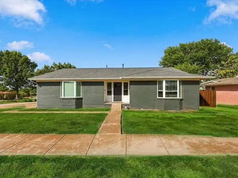 Photo 1 of Sale Pending at 108 Joe White St, Rockwall, TX 75087 | MLS# 21376871 | Listing updated on 2026-10-27