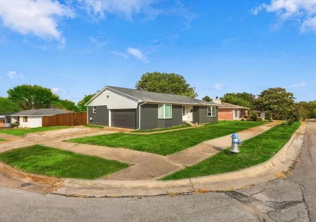 Photo 3 of Single family home for sale at 108 Joe White St, Rockwall, TX 75087 | MLS# 21376871 | Listing updated on 2026-09-15