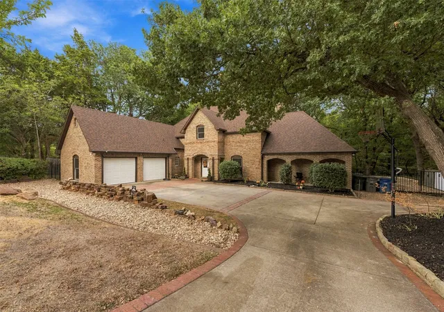 Photo 1 of Single family home for sale at 407 Ovilla Oaks Dr, Red Oak, TX 75154 | MLS# 21385058 | Listing updated on 2026-10-07