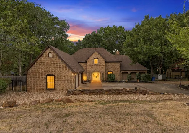 Photo 3 of Single family home for sale at 407 Ovilla Oaks Dr, Red Oak, TX 75154 | MLS# 21385058 | Listing updated on 2026-10-07