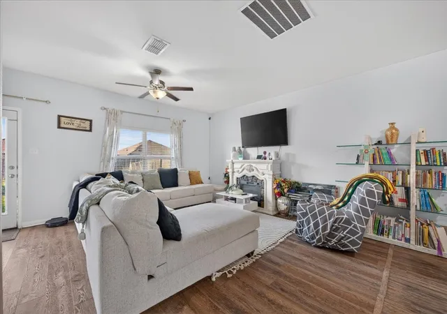 Photo 4 of Single family home for sale at 301 Aaron St, Anna, TX 75409 | MLS# 21378847 | Listing updated on 2026-10-05