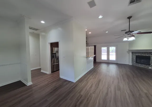 Photo 2 of Single family home for sale at 5517 Stillhouse Holw, Waco, TX 76708 | MLS# 21386211 | Listing updated on 2026-10-06