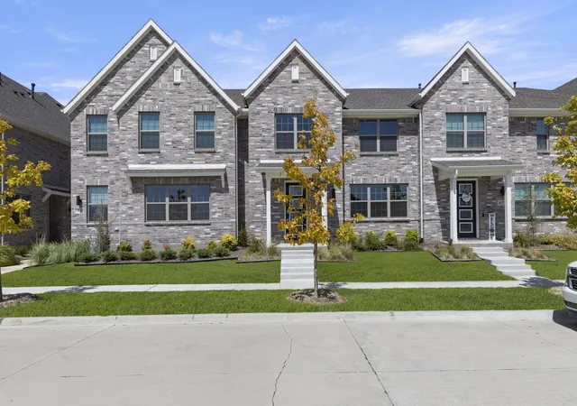 Townhouse for sale at 3841 Lamplights Dr, Celina, TX 75078 | MLS# 21386839