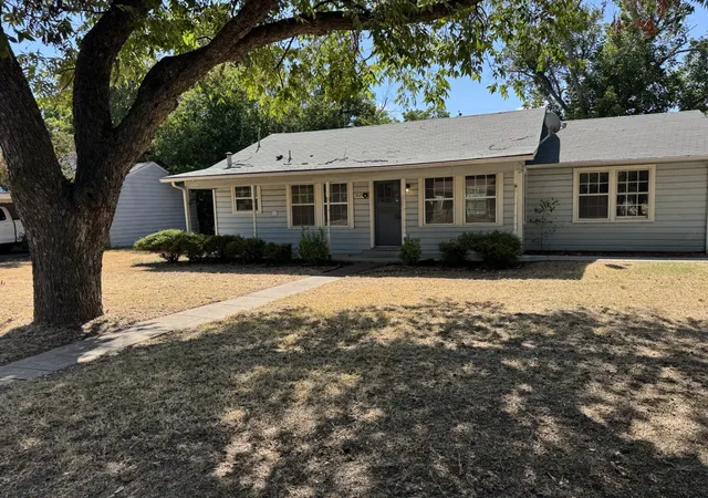 Photo 1 of Single family home for sale at 507 Poindexter Ave, Cleburne, TX 76033 | MLS# 21386863 | Listing updated on 2026-09-15