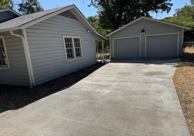 Photo 2 of Single family home for sale at 507 Poindexter Ave, Cleburne, TX 76033 | MLS# 21386863 | Listing updated on 2026-09-15