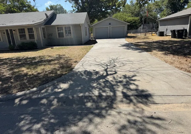 Photo 3 of Single family home for sale at 507 Poindexter Ave, Cleburne, TX 76033 | MLS# 21386863 | Listing updated on 2026-09-15