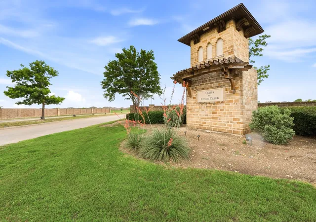 Photo 3 of Single family home for sale at 337 Turquoise Dr, Fort Worth, TX 76131 | MLS# 21385700 | Listing updated on 2026-10-01