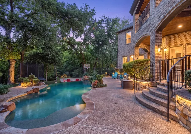 Photo 2 of Sale Pending at 1700 Surrey Ln, Mc Kinney, TX 75072 | MLS# 21384129 | Listing updated on 2026-10-06