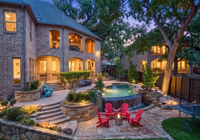 Photo 3 of Sale Pending at 1700 Surrey Ln, Mc Kinney, TX 75072 | MLS# 21384129 | Listing updated on 2026-10-06