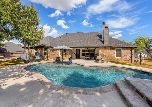 Photo 3 of Single family home for sale at 1075 Knoxmiller Ct, Weatherford, TX 76088 | MLS# 21386228 | Listing updated on 2026-10-05