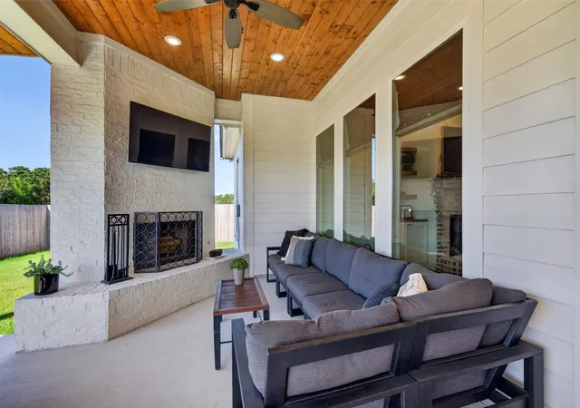 Photo 2 of Single family home for sale at 397 Newburn Ln, Shreveport, LA 71106 | MLS# 21367784 | Listing updated on 2026-10-05