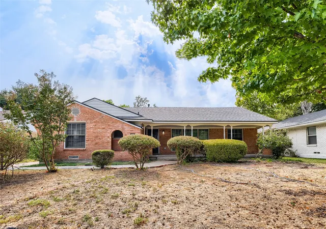 Single family home for sale at 6225 Berryhill St, Dallas, TX 75231 | MLS# 21370149